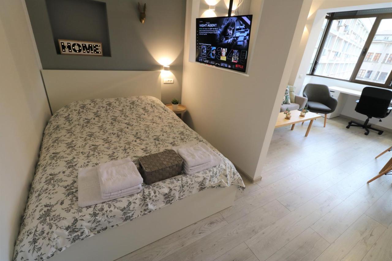 Cozy Novotel Studio - Free Minibar - Quiet & Peace Boekarest Buitenkant foto