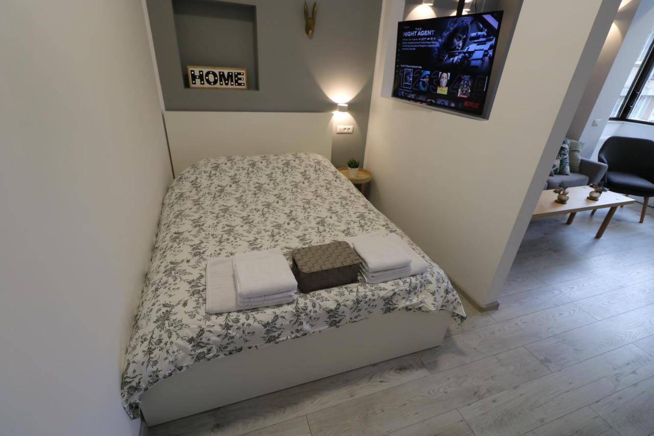 Cozy Novotel Studio - Free Minibar - Quiet & Peace Boekarest Buitenkant foto