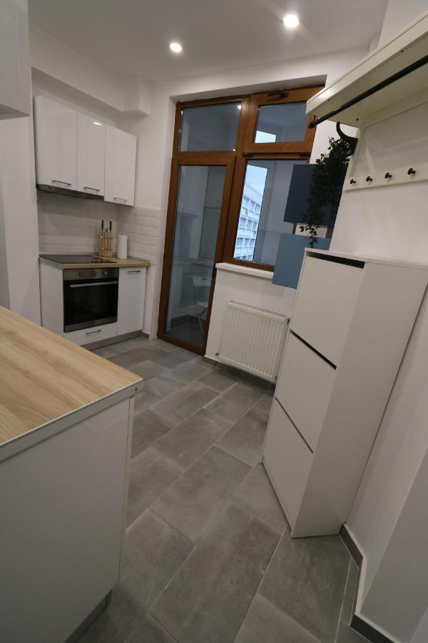 Cozy Novotel Studio - Free Minibar - Quiet & Peace Boekarest Buitenkant foto