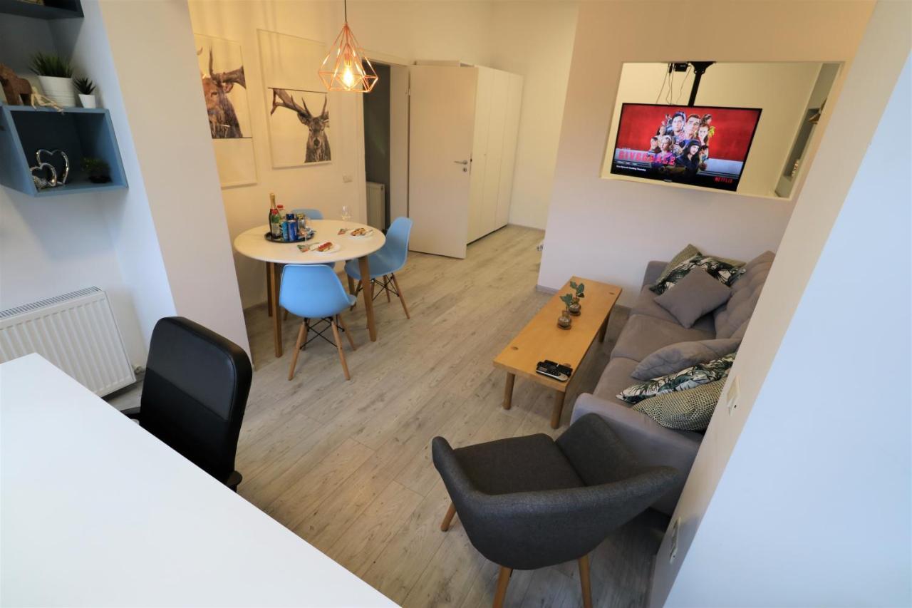 Cozy Novotel Studio - Free Minibar - Quiet & Peace Boekarest Buitenkant foto